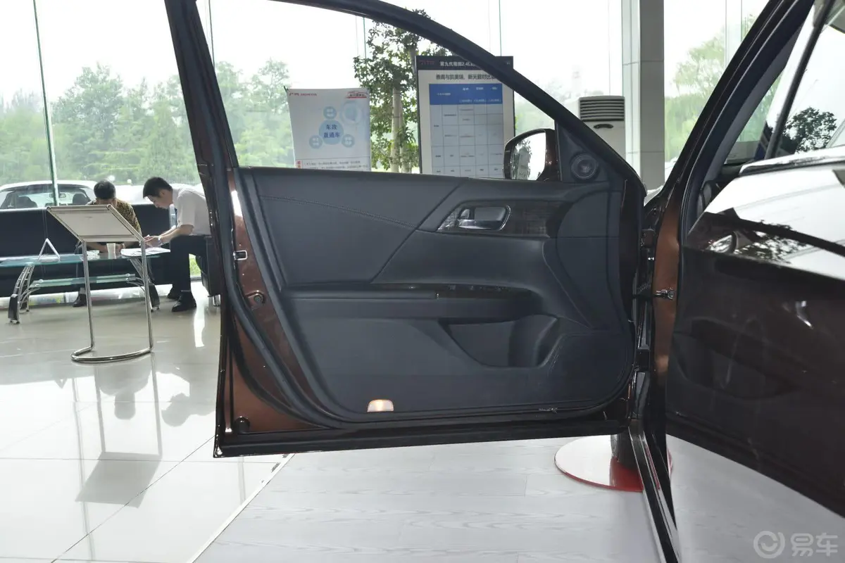 雅阁2.4L LX 舒适版驾驶员侧车门内门板