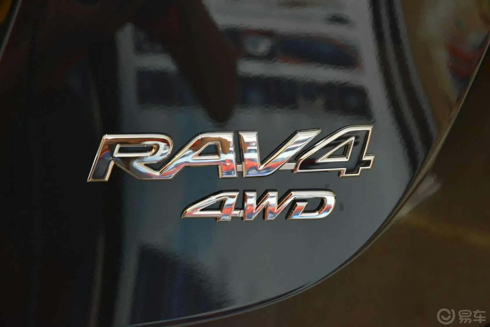 RAV4荣放2.5L 手自一体 豪华版尾标