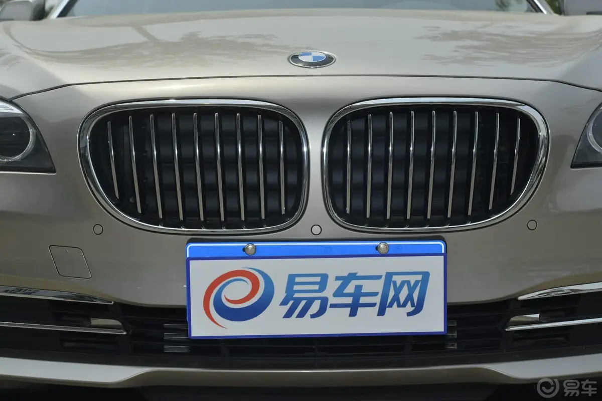 宝马7系730Li 豪华型外观