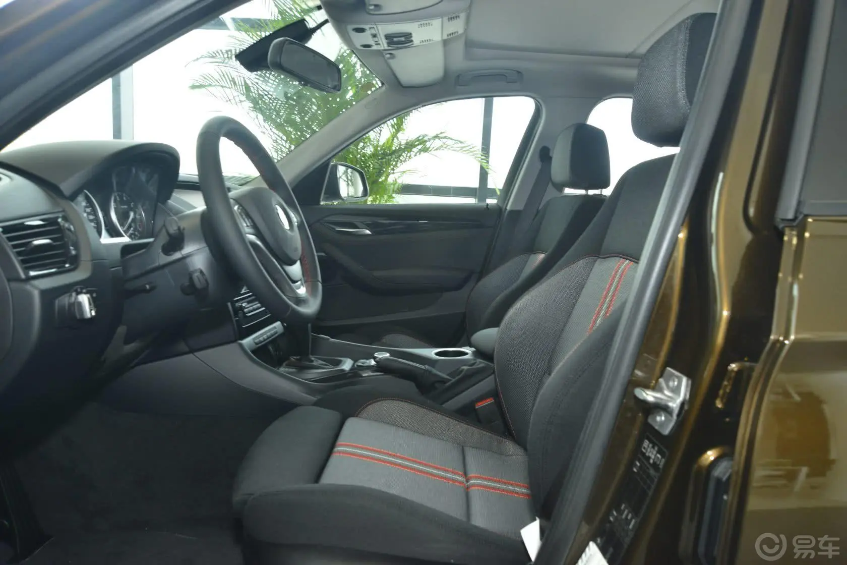 宝马X1sDrive18i 运动设计套装前排空间