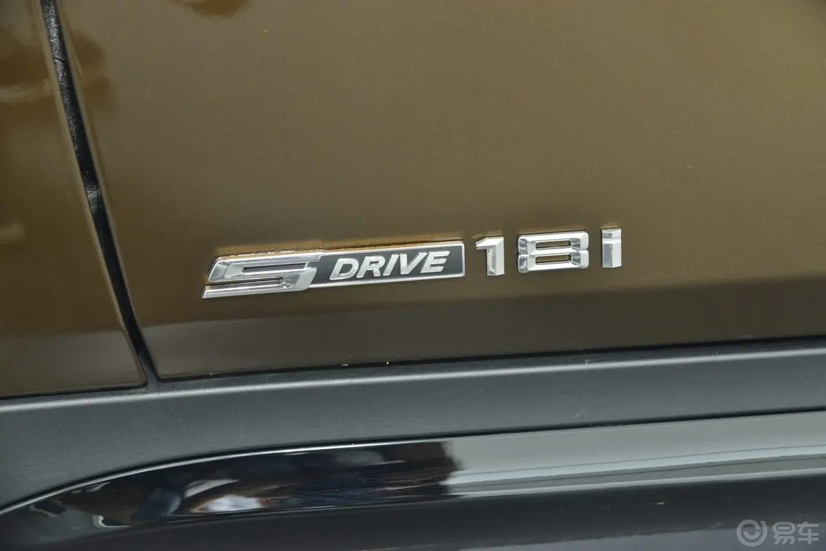 宝马X1sDrive18i 运动设计套装外观