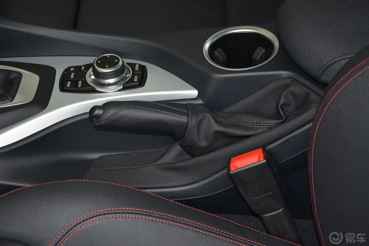 宝马X1sDrive20i 运动设计套装驻车制动（手刹，电子，脚刹）