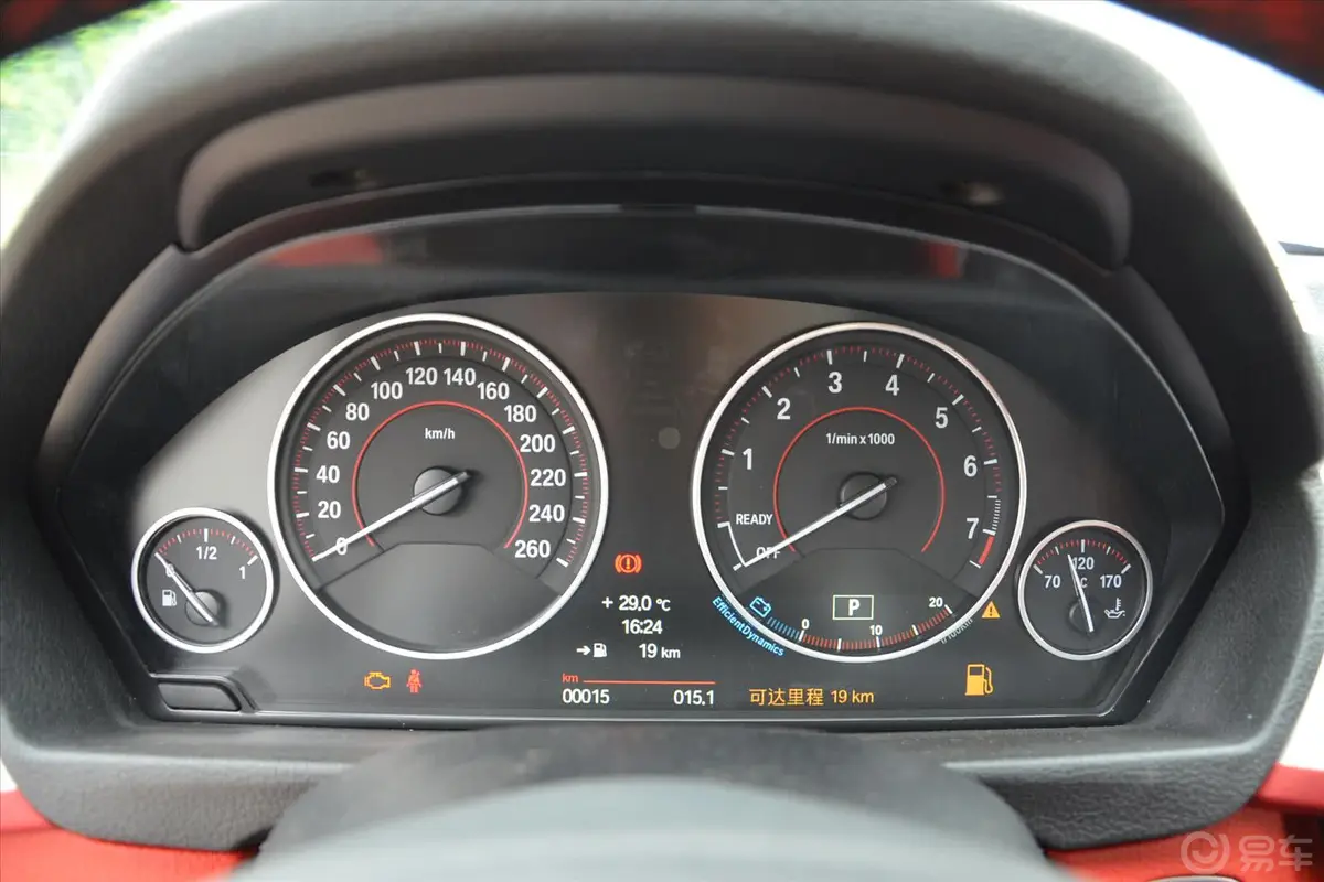 宝马4系双门轿跑车 435i xDrive 运动设计套装仪表盘背光显示