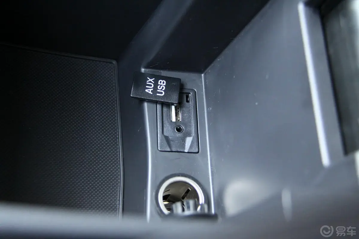 哈弗H21.5T 手动 两驱 精英型USB接口