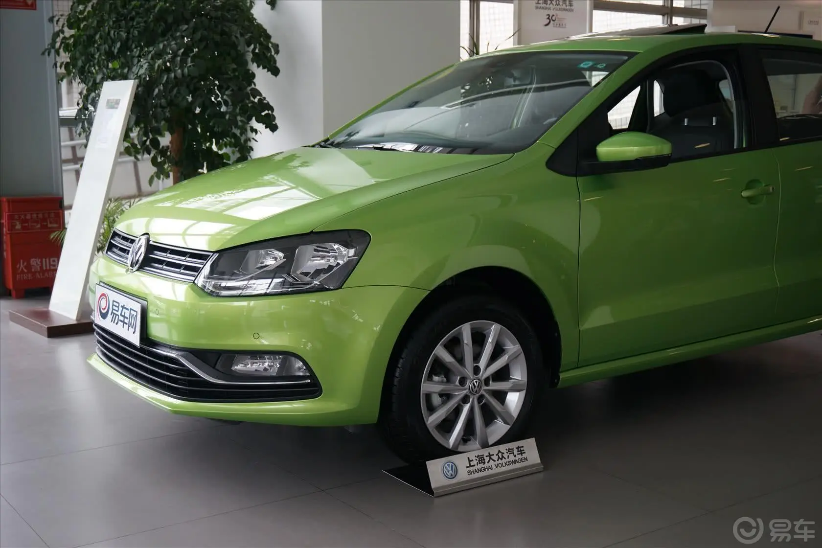 Polo1.6L 自动 豪华版车头局部