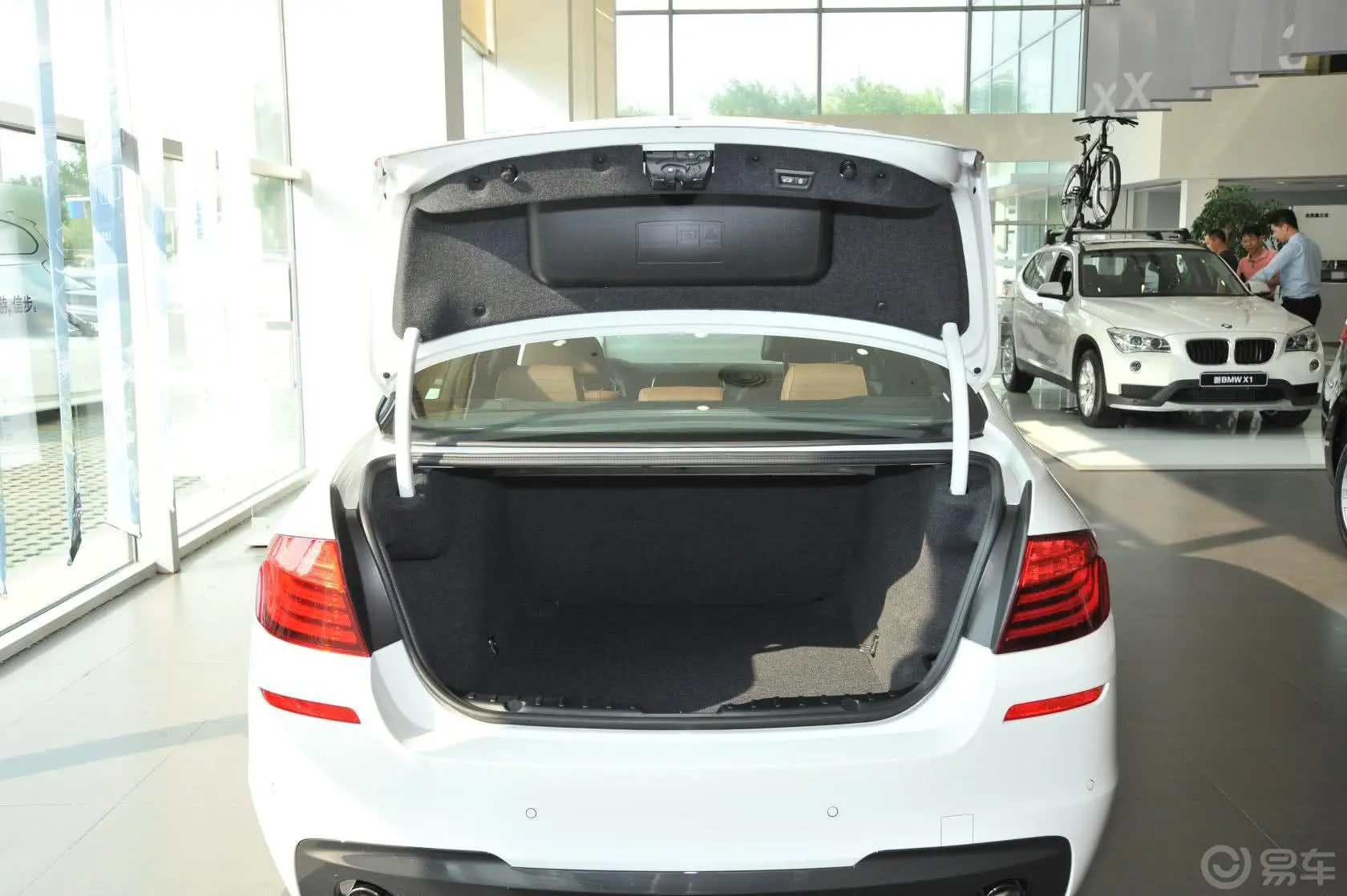 宝马5系(进口)535i xDrive M运动型行李箱空间