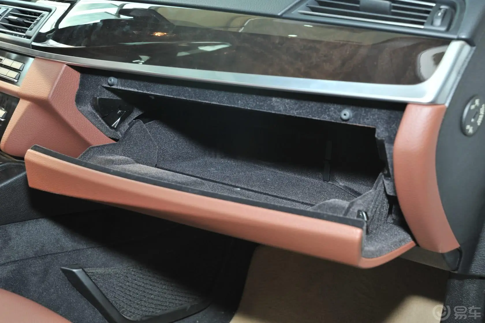 宝马5系(进口)535i xDrive M运动型手套箱