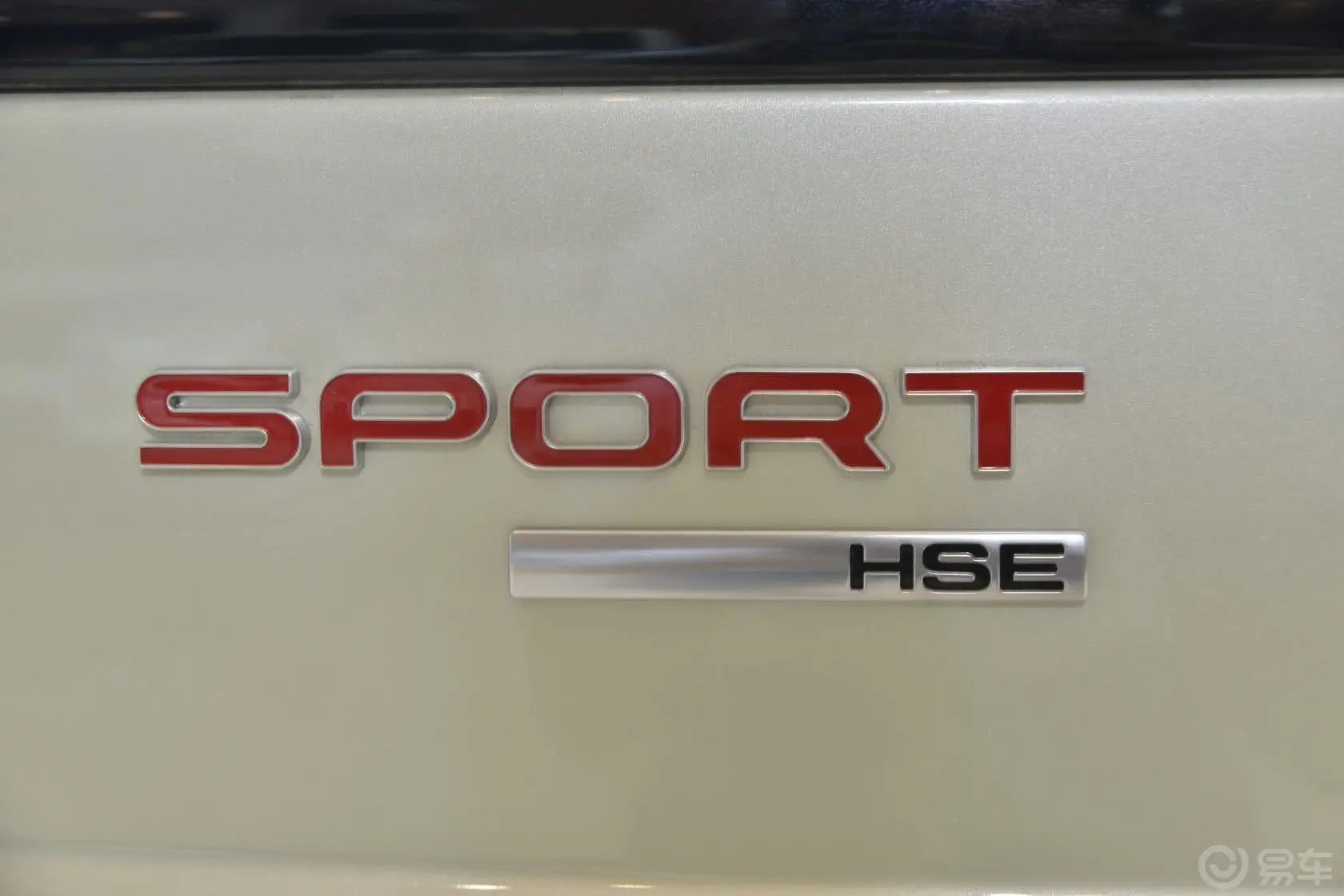 揽胜运动版3.0 V6 SC 汽油版 HSE Dynamic尾标