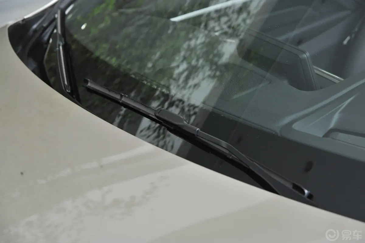 宝马4系敞篷轿跑车 435i 豪华设计套装雨刷器（前）