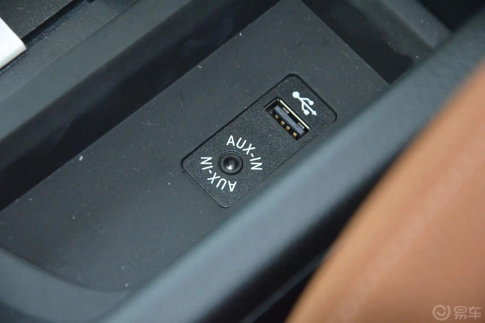 宝马4系双门轿跑车 428i xDrive 豪华设计套装AUX接口