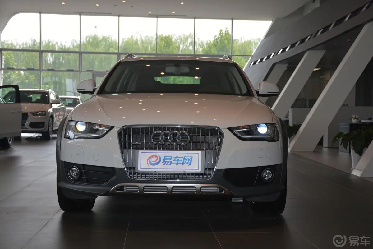 奥迪A4(进口)40TFSI allroad quattro plus正前水平