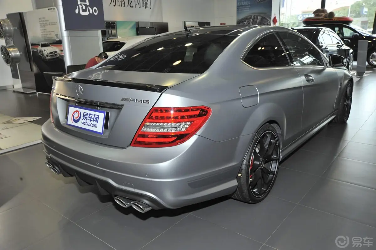 奔驰C级 AMGC 63 AMG Coupe Edition 507侧前45度车头向左水平