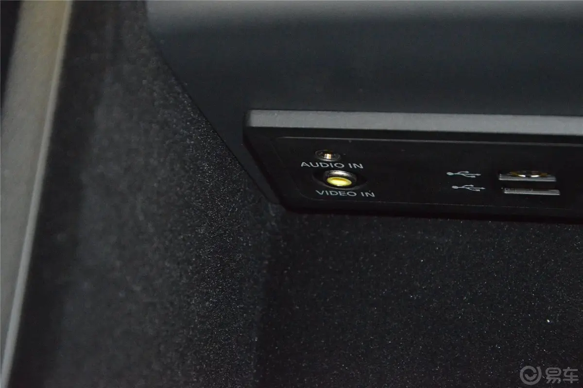 英菲尼迪Q502.0T 舒适版AUX接口