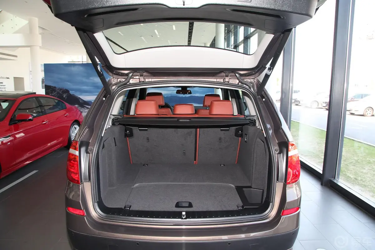宝马X3(进口)改款 xDrive28i 领先型行李箱空间