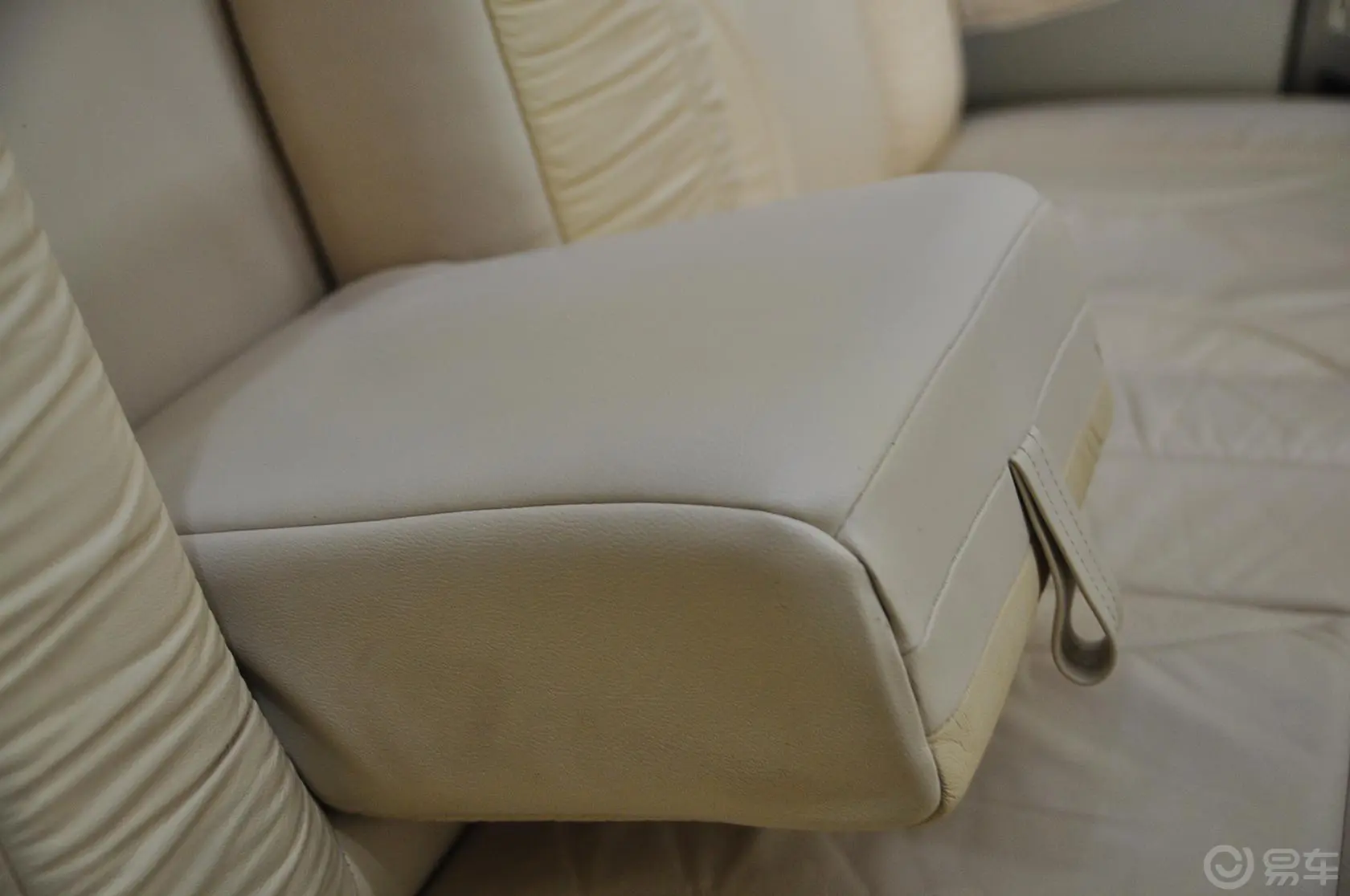 科瑞斯的斯宾特3.0T 白金版奔驰斯宾特7座座椅调节键