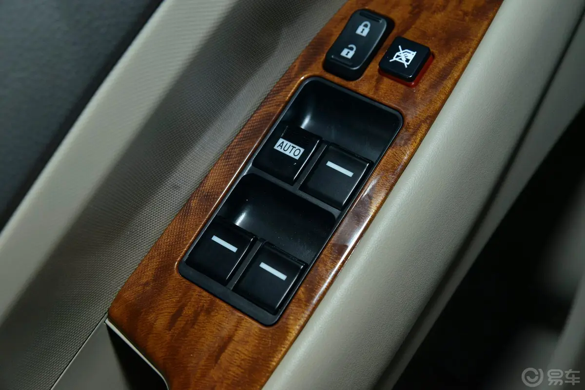 比亚迪M62.4L 手动 舒适版车窗升降键