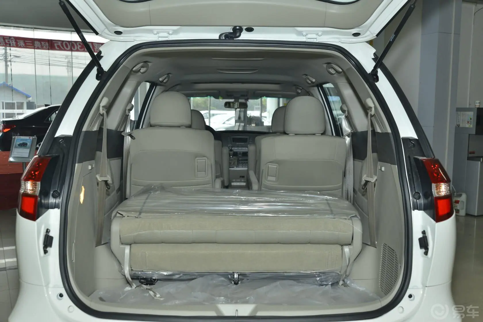 比亚迪M62.4L 手动 舒适版行李箱空间