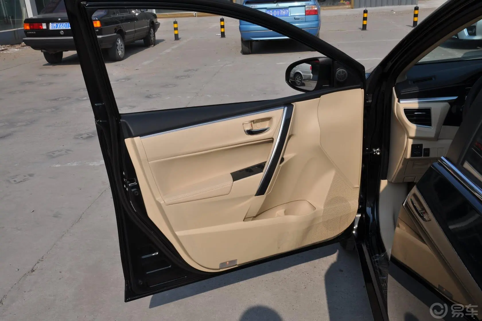 卡罗拉1.6L GLX-i CVT驾驶员侧车门内门板
