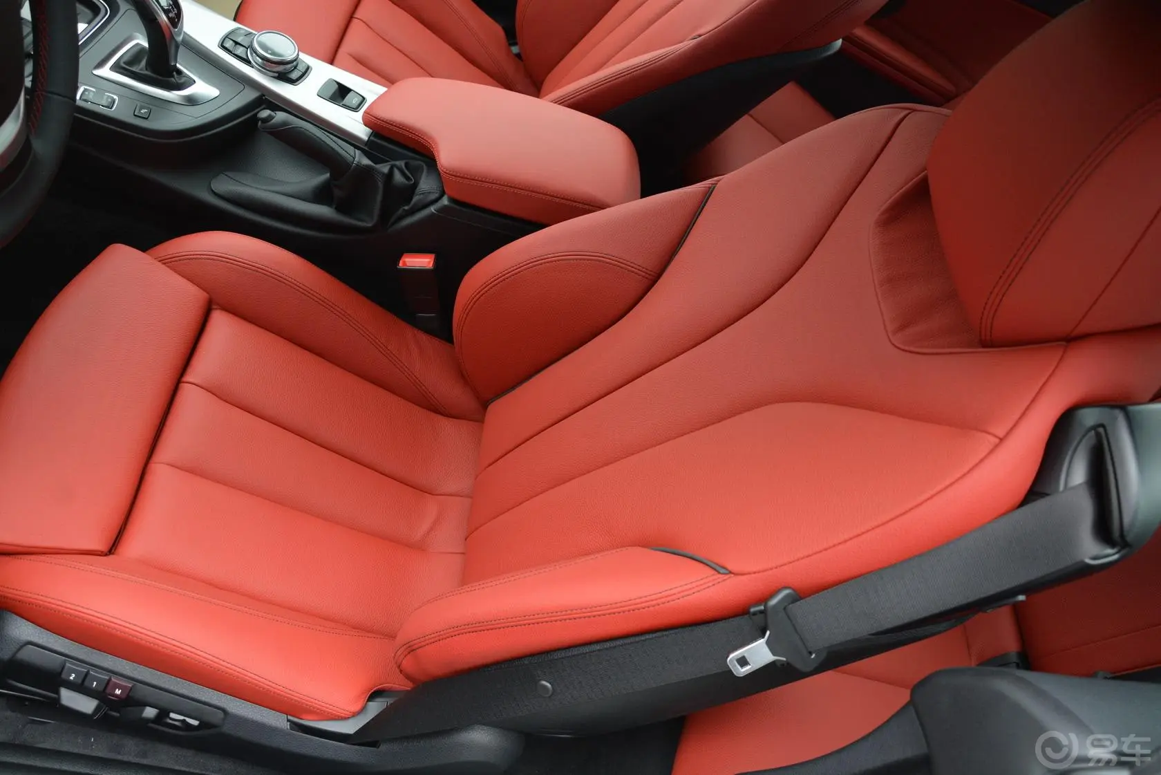 宝马4系敞篷轿跑车 435i 运动设计套装驾驶员座椅