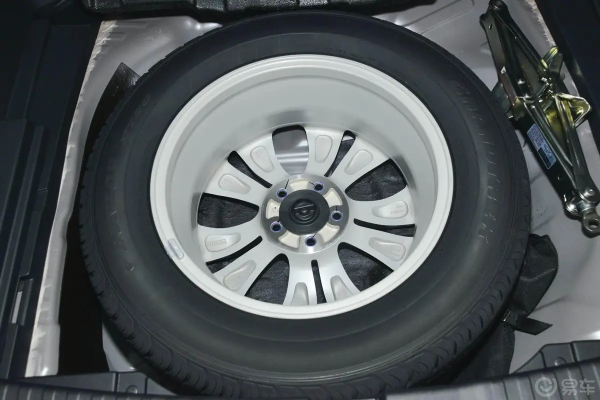 本田CR-V2.4L 四驱 豪华版备胎