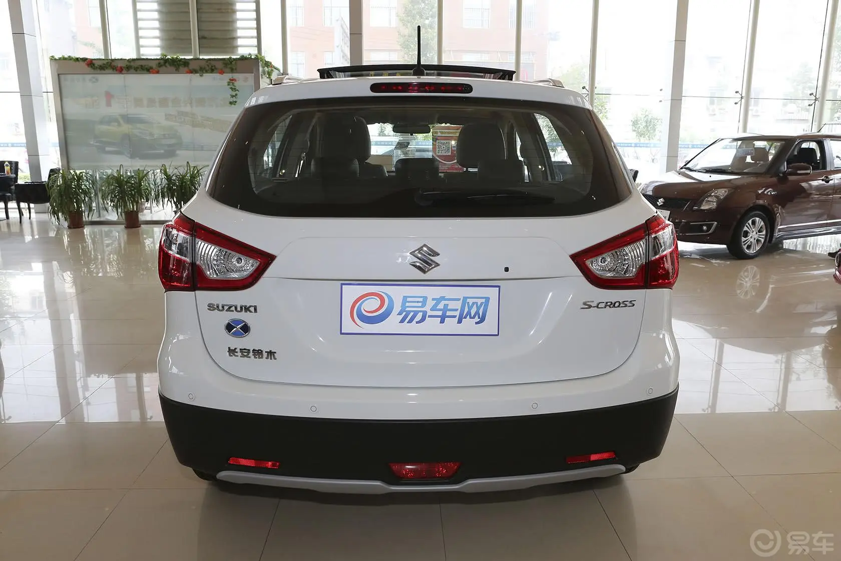 锋驭1.6L CVT 精英型正后水平