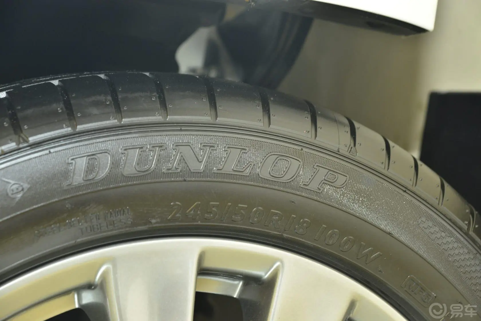 英菲尼迪Q70L2.5L 手自一体 雅致版轮胎规格