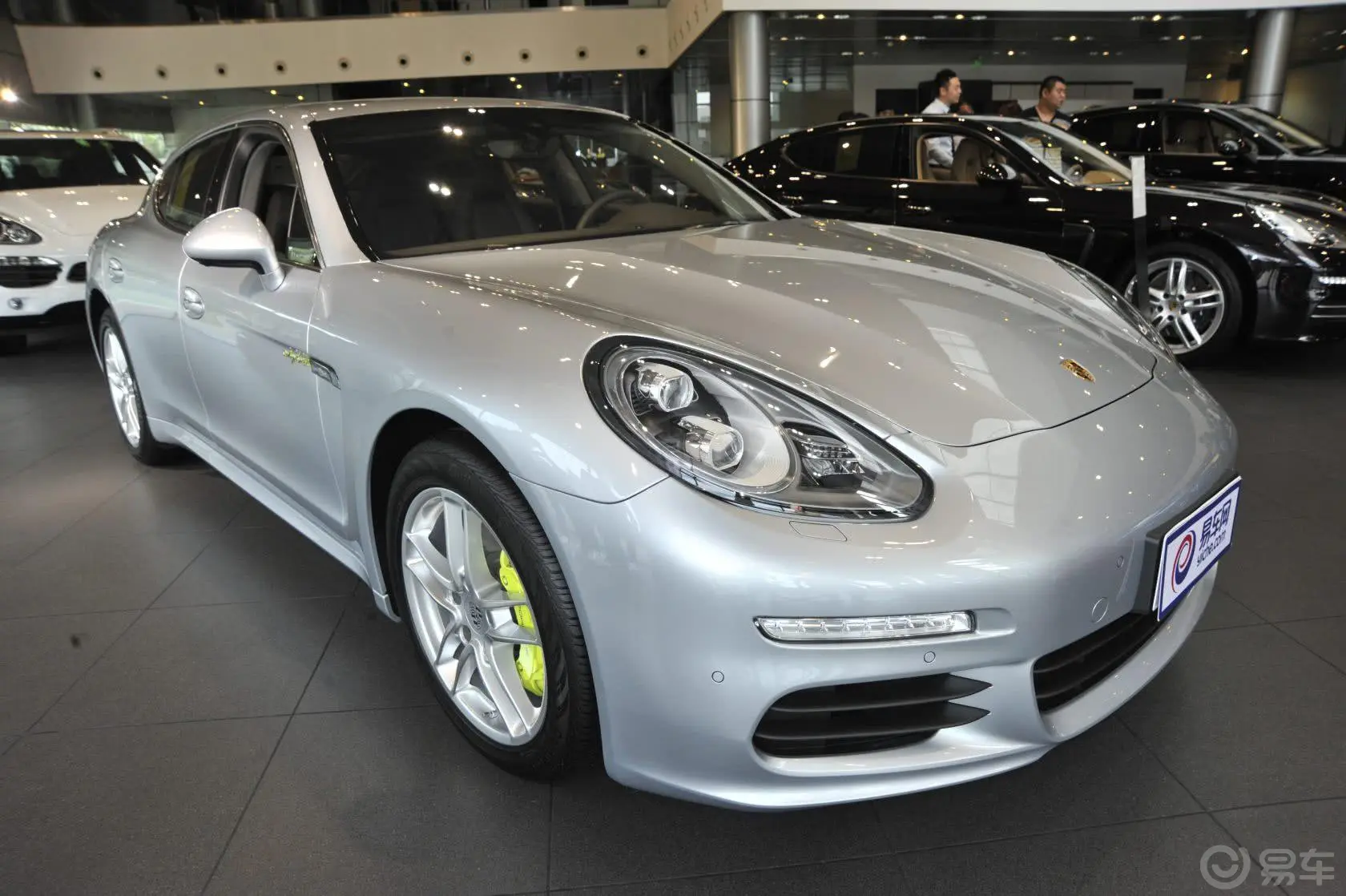 Panamera E-HybridPanamera S E-Hybrid 3.0T侧前45度车头向右水平