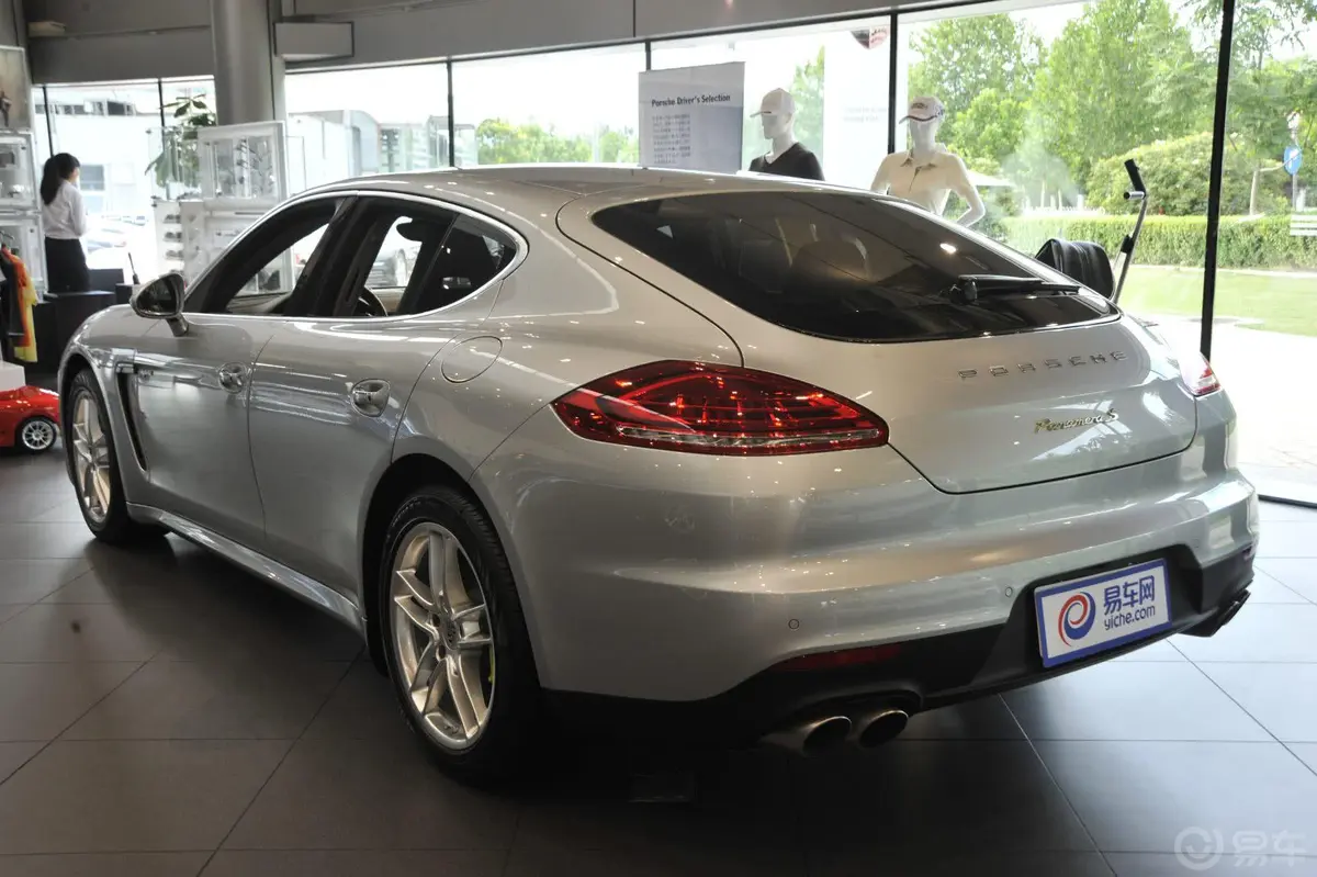 Panamera E-HybridPanamera S E-Hybrid 3.0T侧后45度车头向左水平