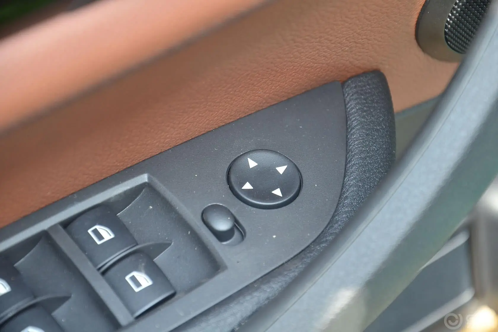 宝马X1sDrive20i X设计套装外后视镜控制键