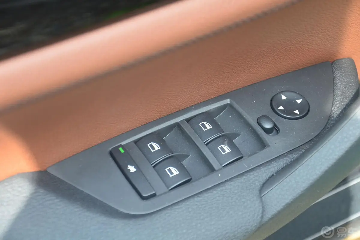 宝马X1sDrive20i X设计套装车窗升降键