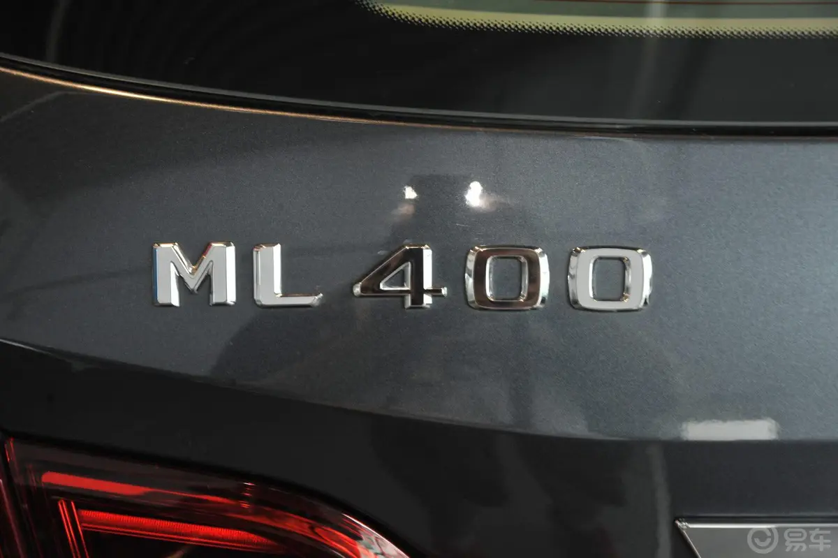 奔驰M级ML400 4MATIC 动感型尾标