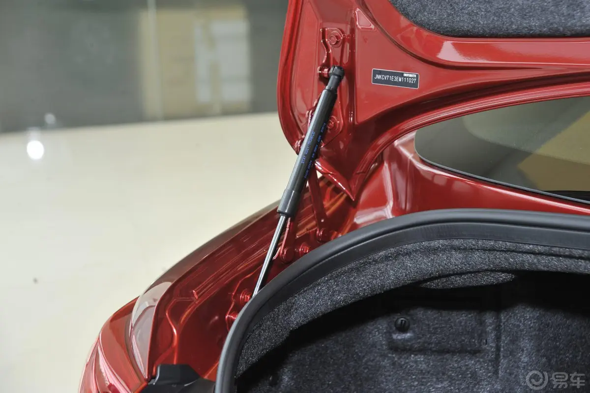 英菲尼迪Q502.0T 舒适版行李厢支撑杆