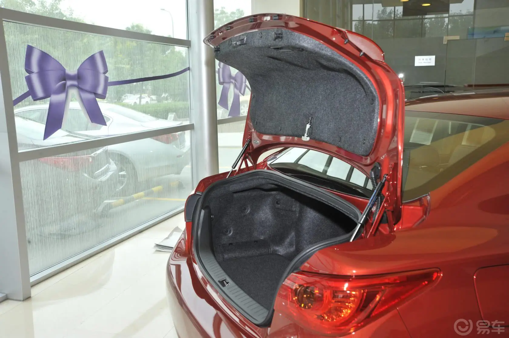 英菲尼迪Q502.0T 舒适版行李厢开口范围