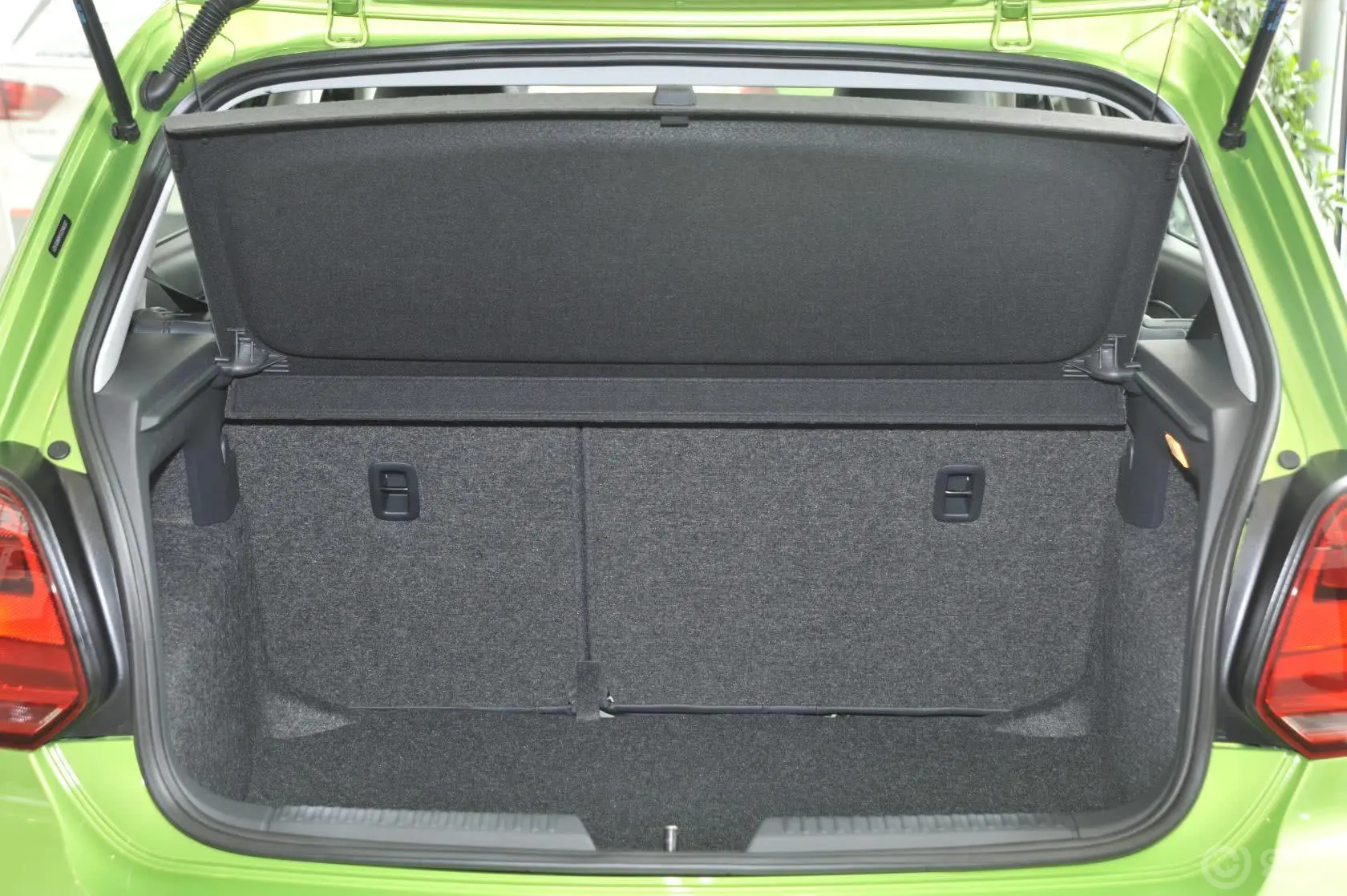 Polo1.6L 自动 豪华版行李箱空间