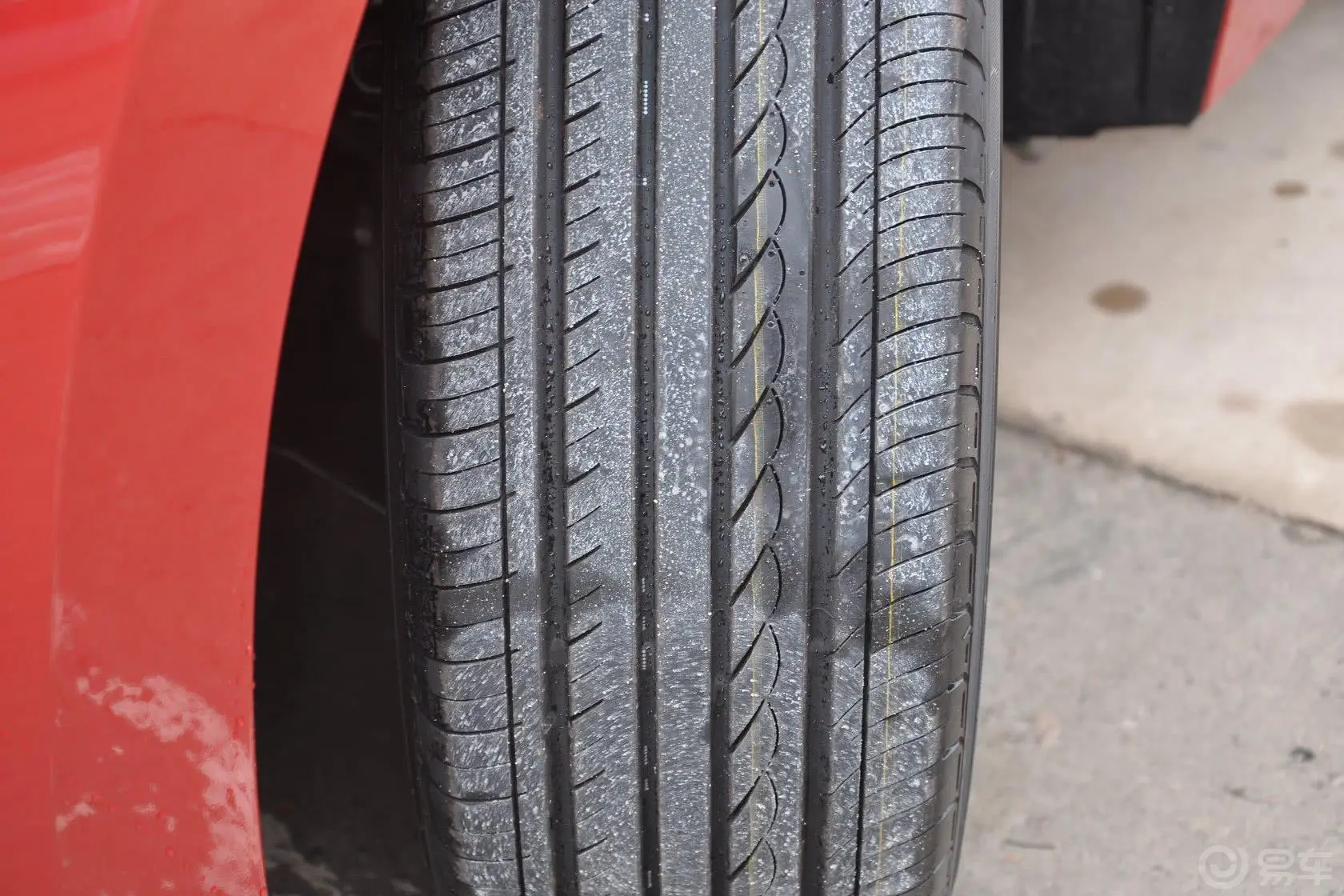 卡罗拉1.6L GL-i 真皮版 CVT轮胎花纹