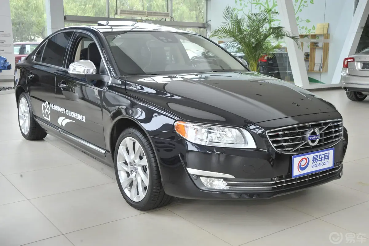 沃尔沃S80L3.0 T6 AWD 智尊·行政版大灯侧45度俯拍