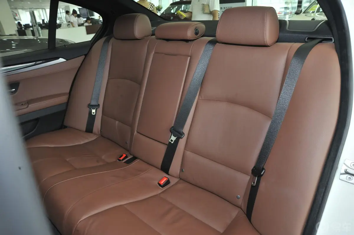宝马5系(进口)535i xDrive M运动型后排座椅