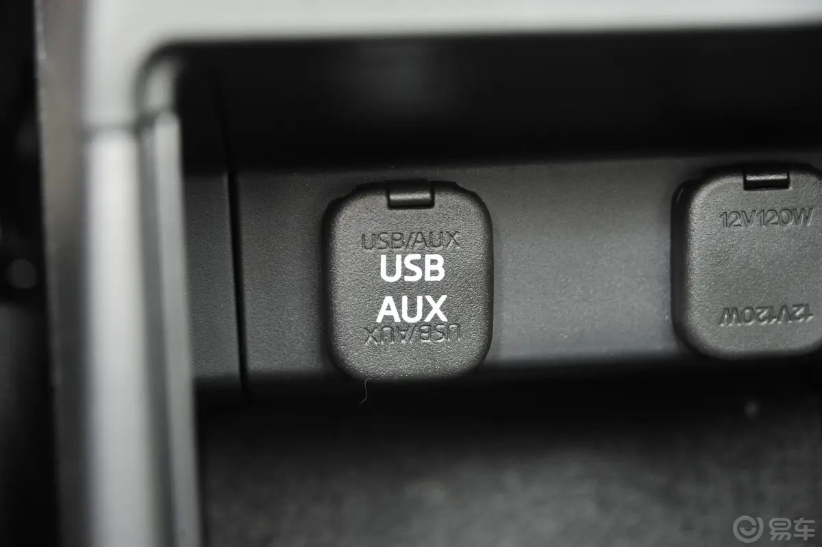 阿特兹2.0L 蓝天时尚版USB接口