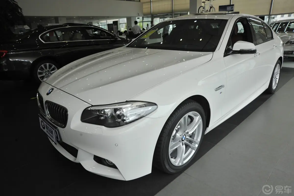 宝马5系(进口)535i xDrive M运动型侧前45度车头向左水平