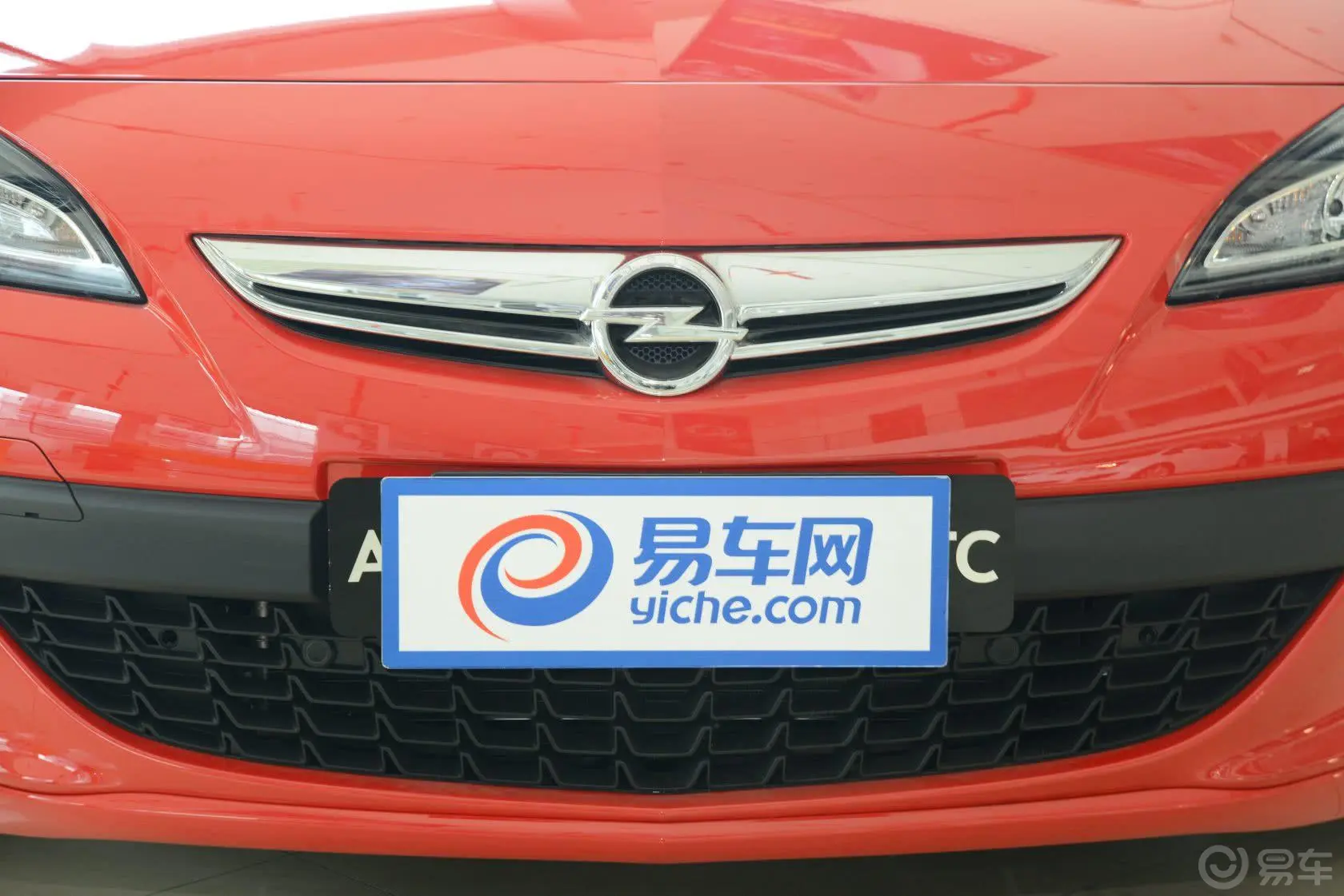 雅特1.4T GTC 运动型前格栅侧俯拍