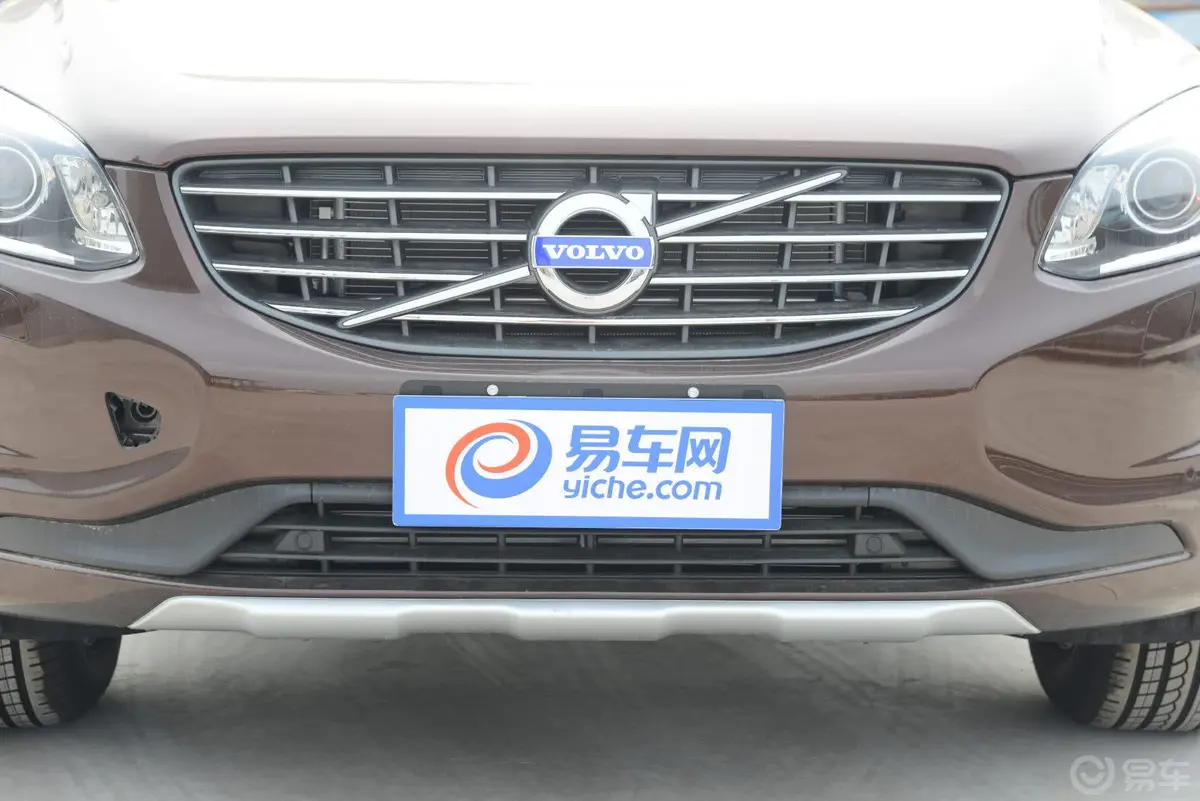 沃尔沃XC60(进口)T5 智逸版前格栅侧俯拍