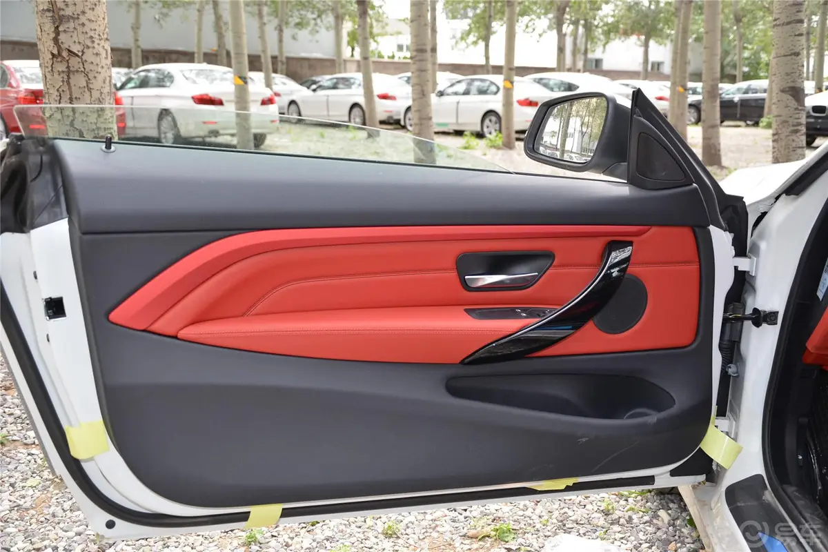宝马4系双门轿跑车 420i 设计套装型驾驶员侧车门内门板