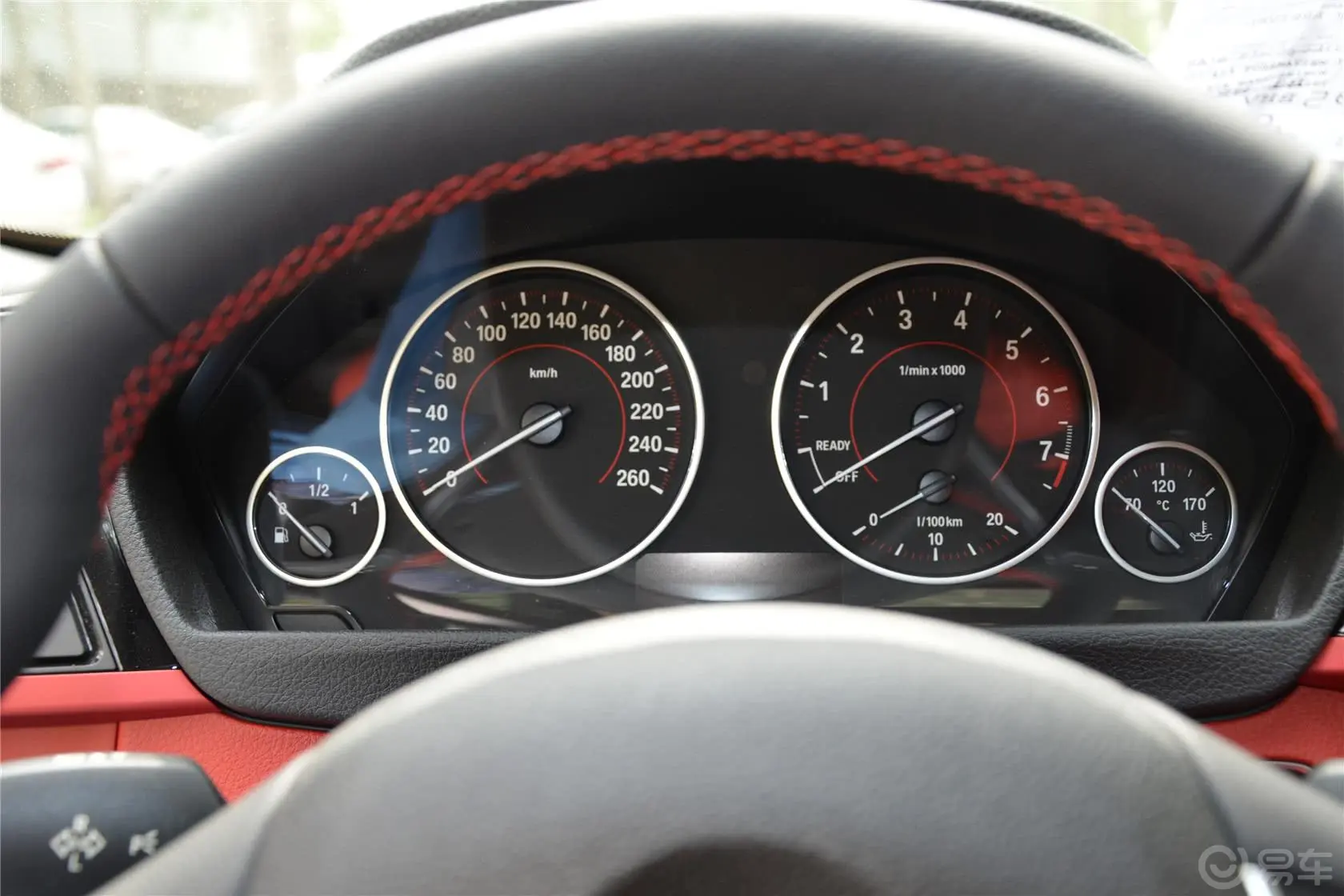 宝马4系双门轿跑车 420i 设计套装型仪表盘背光显示