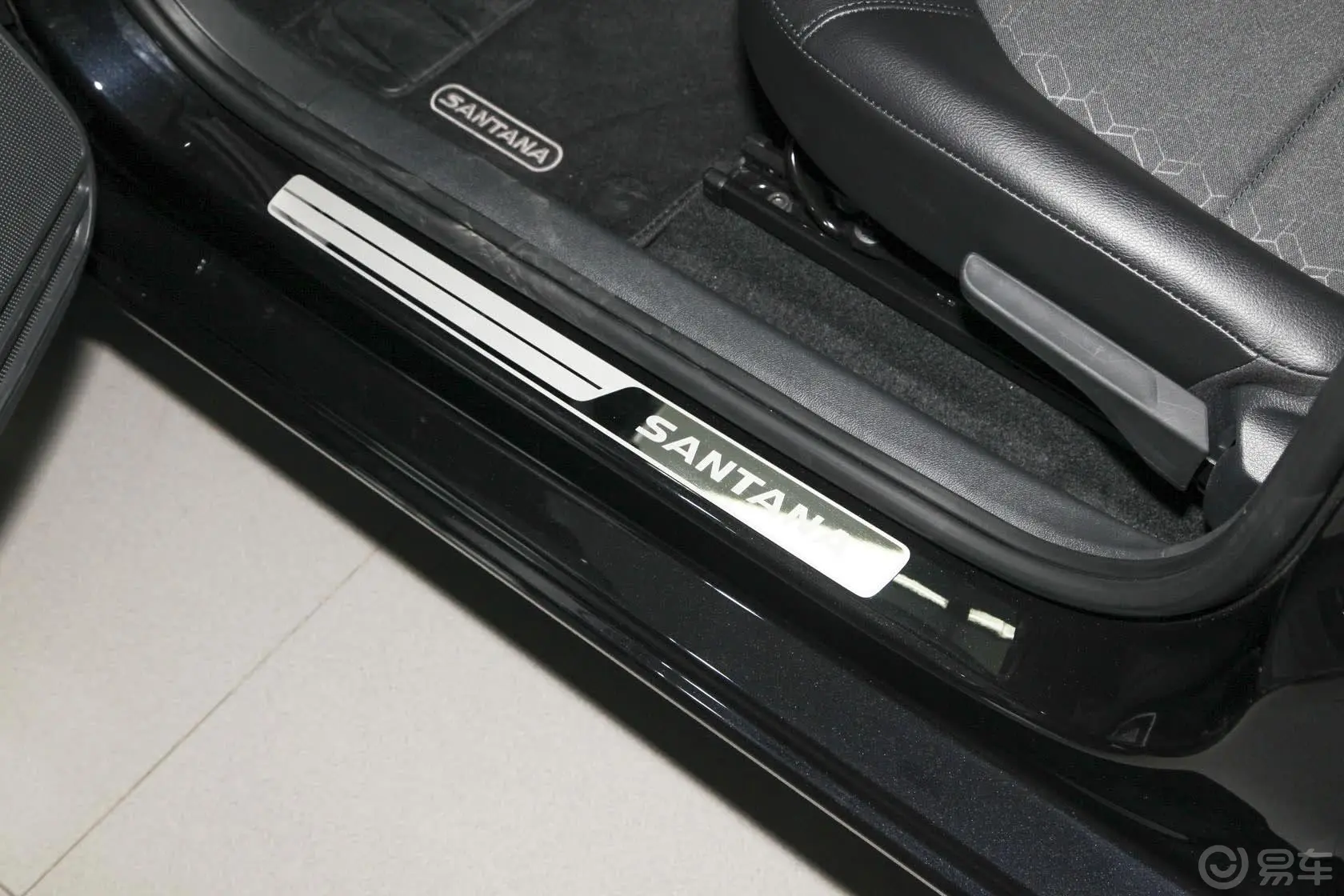 桑塔纳1.4L 手动 舒适版车门迎宾装饰板