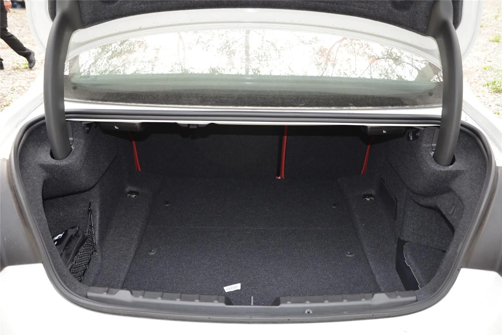 宝马4系双门轿跑车 420i 设计套装型行李箱空间