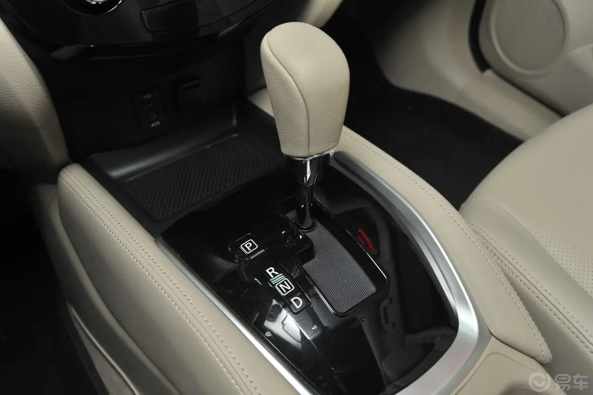 奇骏2.5L CVT 领先版 四驱换挡装置