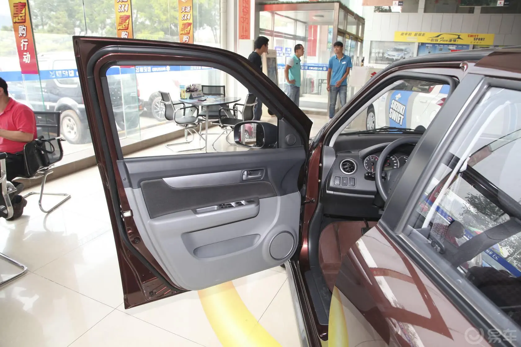 雨燕1.5L 自动 标准型驾驶员侧车门内门板
