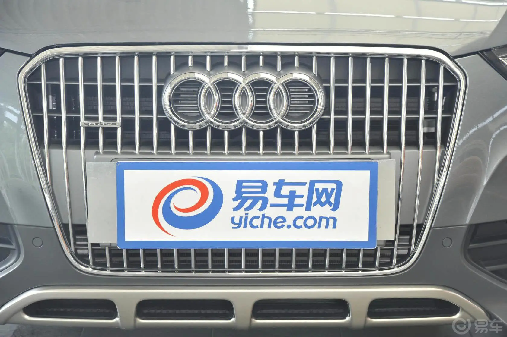 奥迪A4(进口)40TFSI allroad quattro前格栅侧俯拍