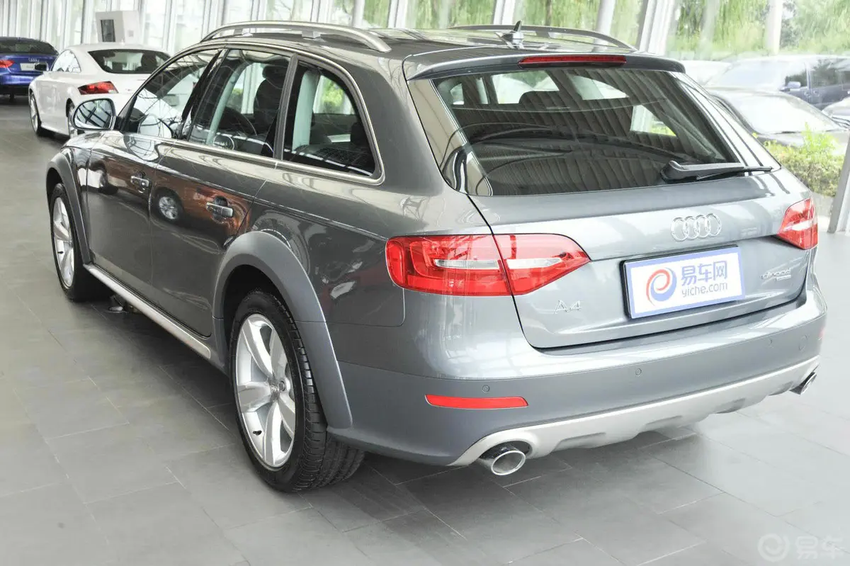 奥迪A4(进口)40TFSI allroad quattro侧后45度车头向左水平