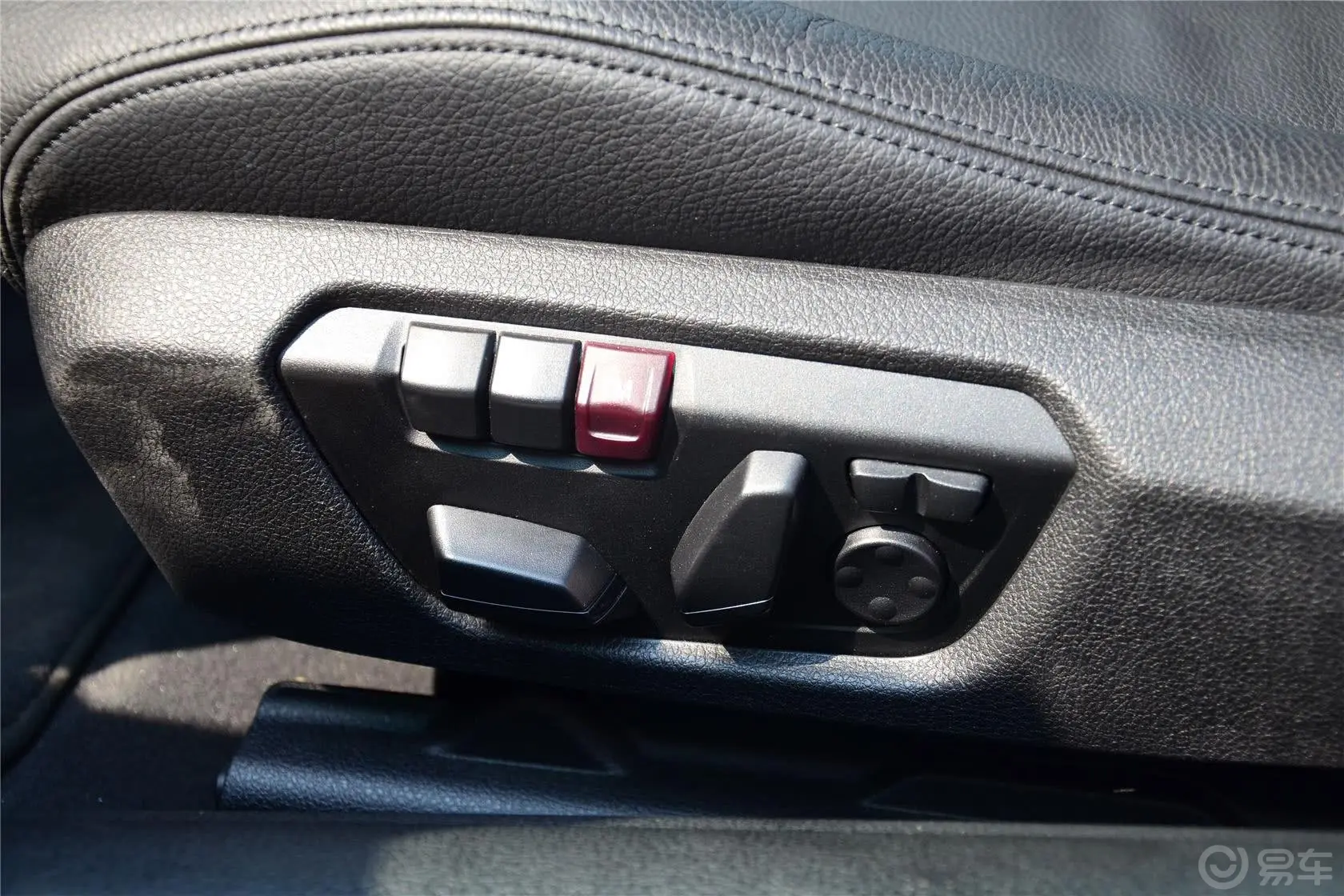 宝马4系双门轿跑车 435i xDrive 运动设计套装座椅调节键